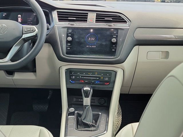 Certified 2023 Volkswagen Tiguan SE w/ Panoramic Sunroof Package FWD image 5