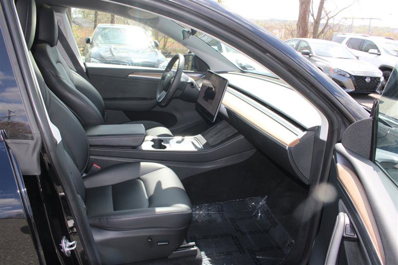 Used 2023 Tesla Model Y Long Range image 11