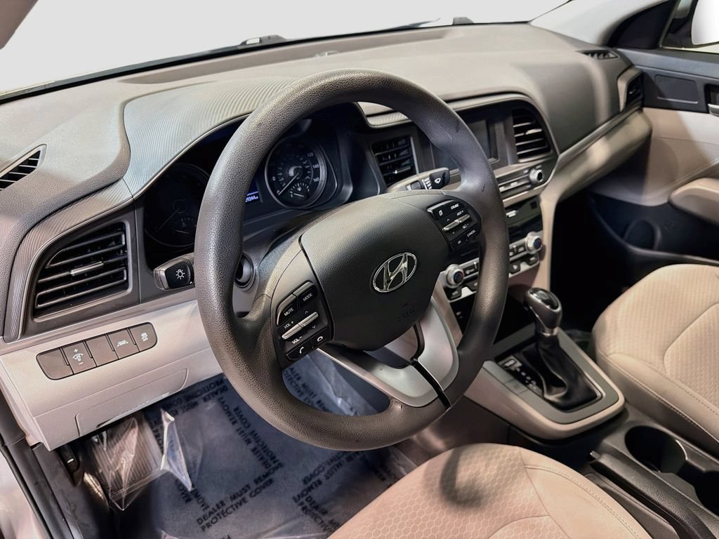 Used 2020 Hyundai Elantra SE FWD image 11