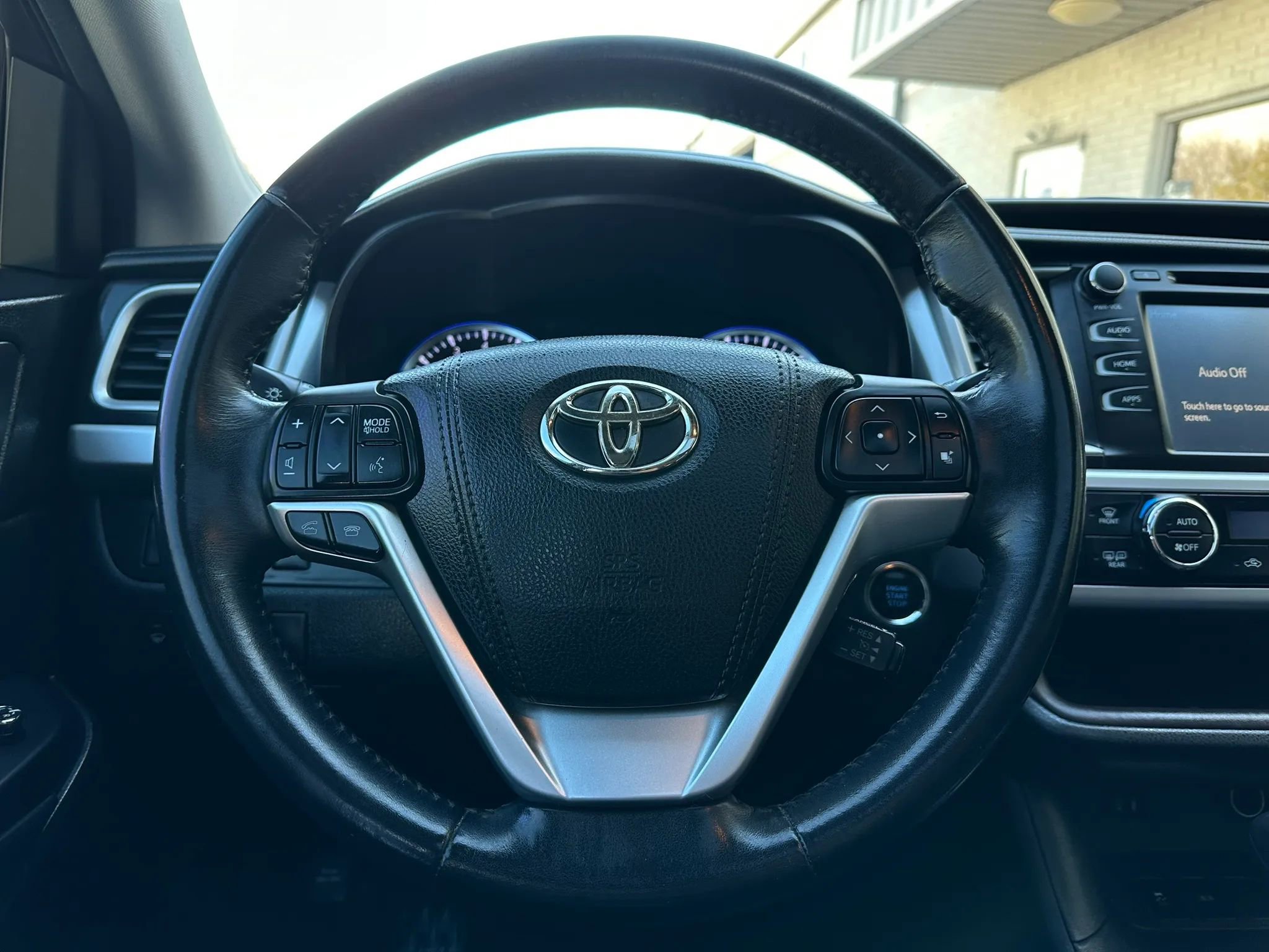 Used 2015 Toyota Highlander XLE image 29