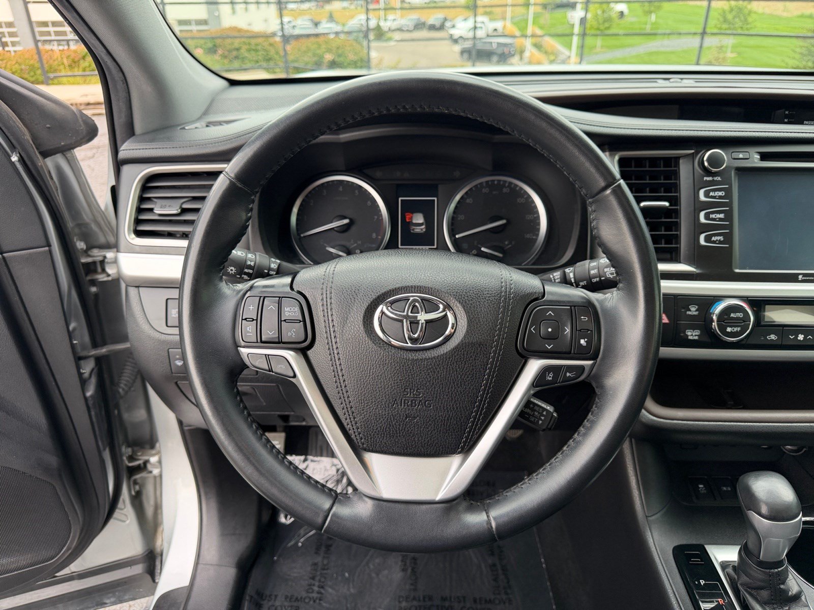 Used 2019 Toyota Highlander XLE AWD/4WD image 9