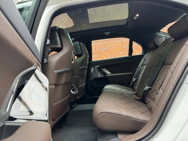 New 2026 BMW i7 xDrive60 w/ Executive Package image 23