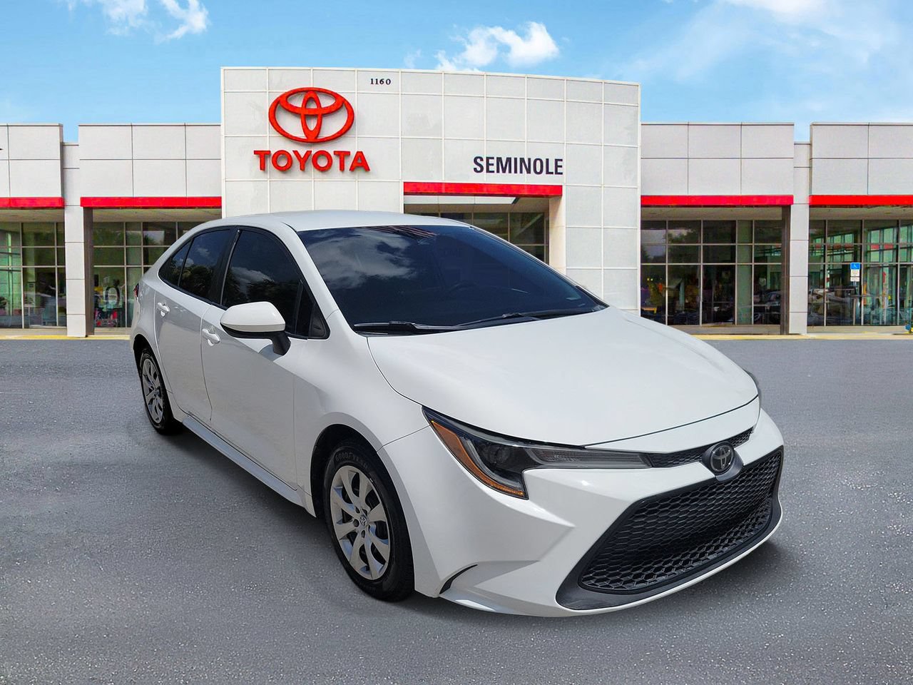 Used 2020 Toyota Corolla LE FWD image 2