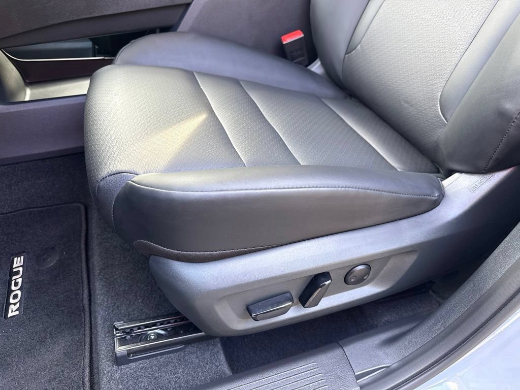 Certified 2026 Nissan Rogue Dark Armor FWD image 16