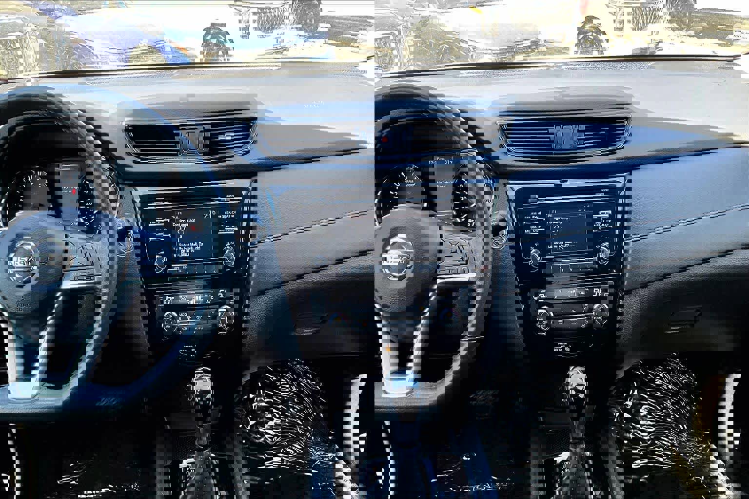 Used 2017 Nissan Rogue SV w/ Midnight Edition Package image 7