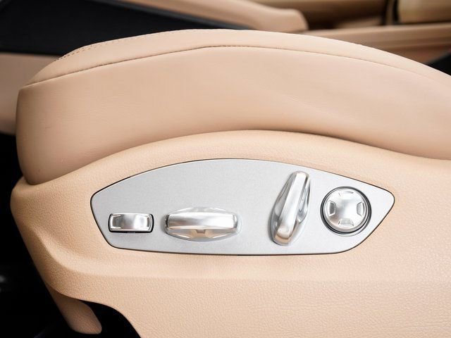 Certified 2025 Porsche Macan image 11