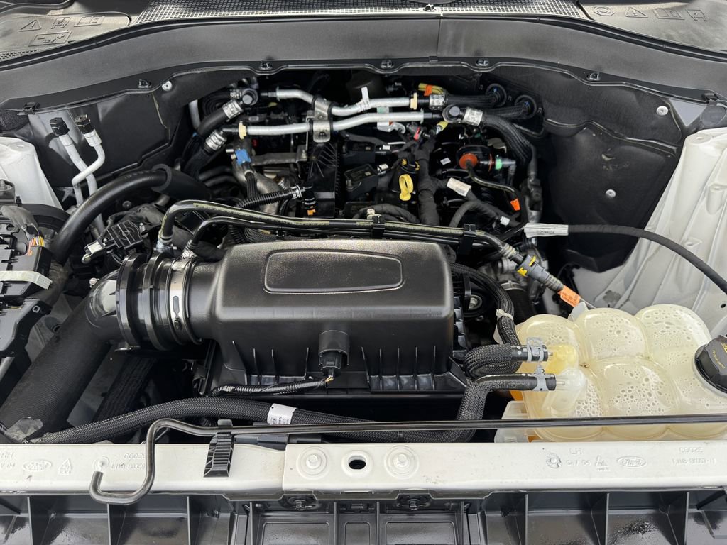 Used 2023 Ford Explorer XLT image 32