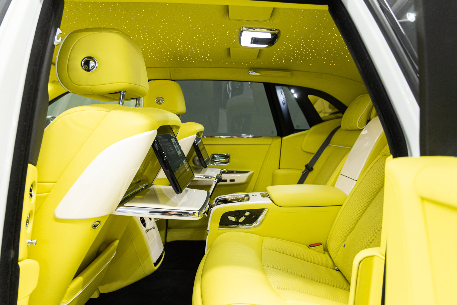 Certified 2024 Rolls-Royce Phantom Sedan w/ The Phantom Package RWD image 60