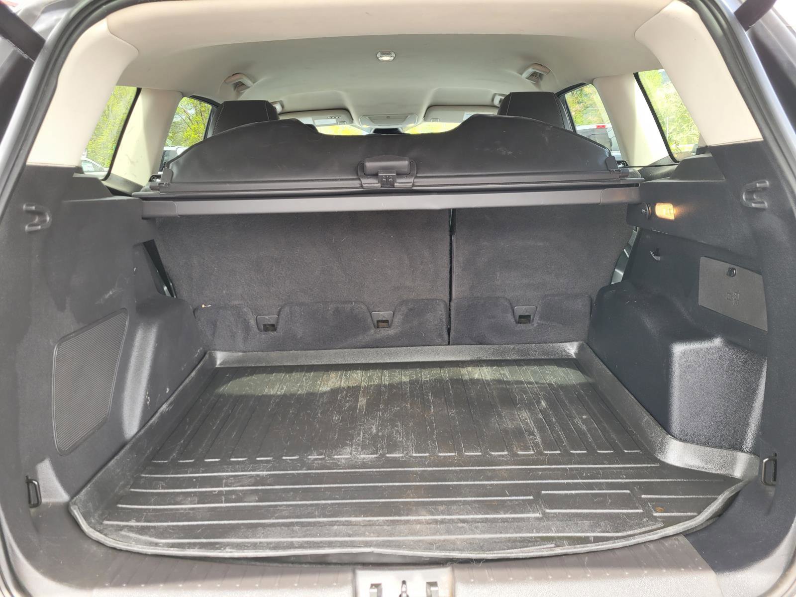 Used 2017 Ford Escape Titanium w/ Equipment Group 301A AWD/4WD image 17