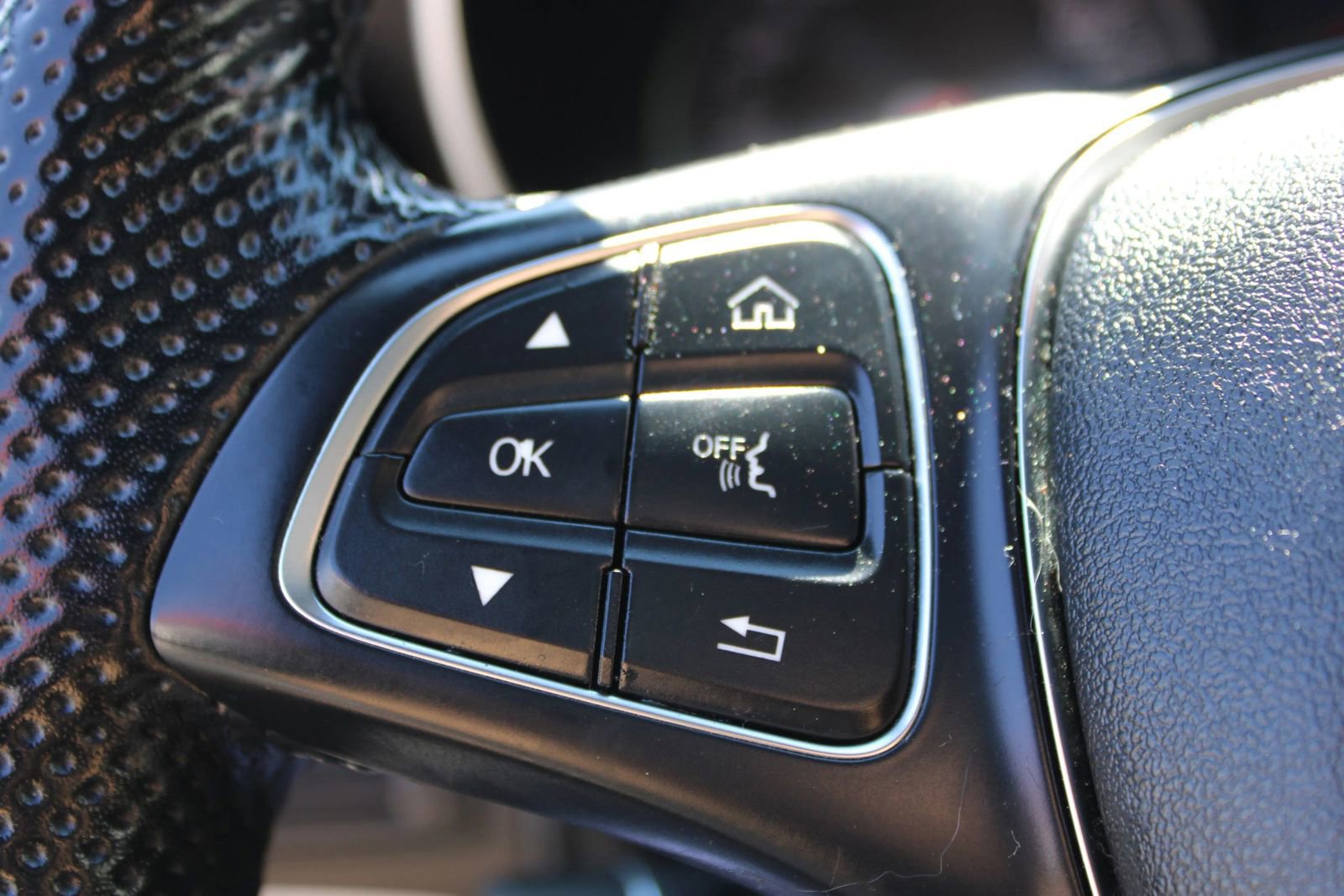 Used 2019 Mercedes-Benz GLC 300 4MATIC w/ Premium Package image 30