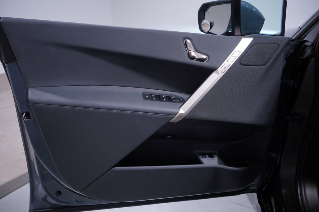 Used 2024 BMW iX xDrive50 w/ Sport Package image 15