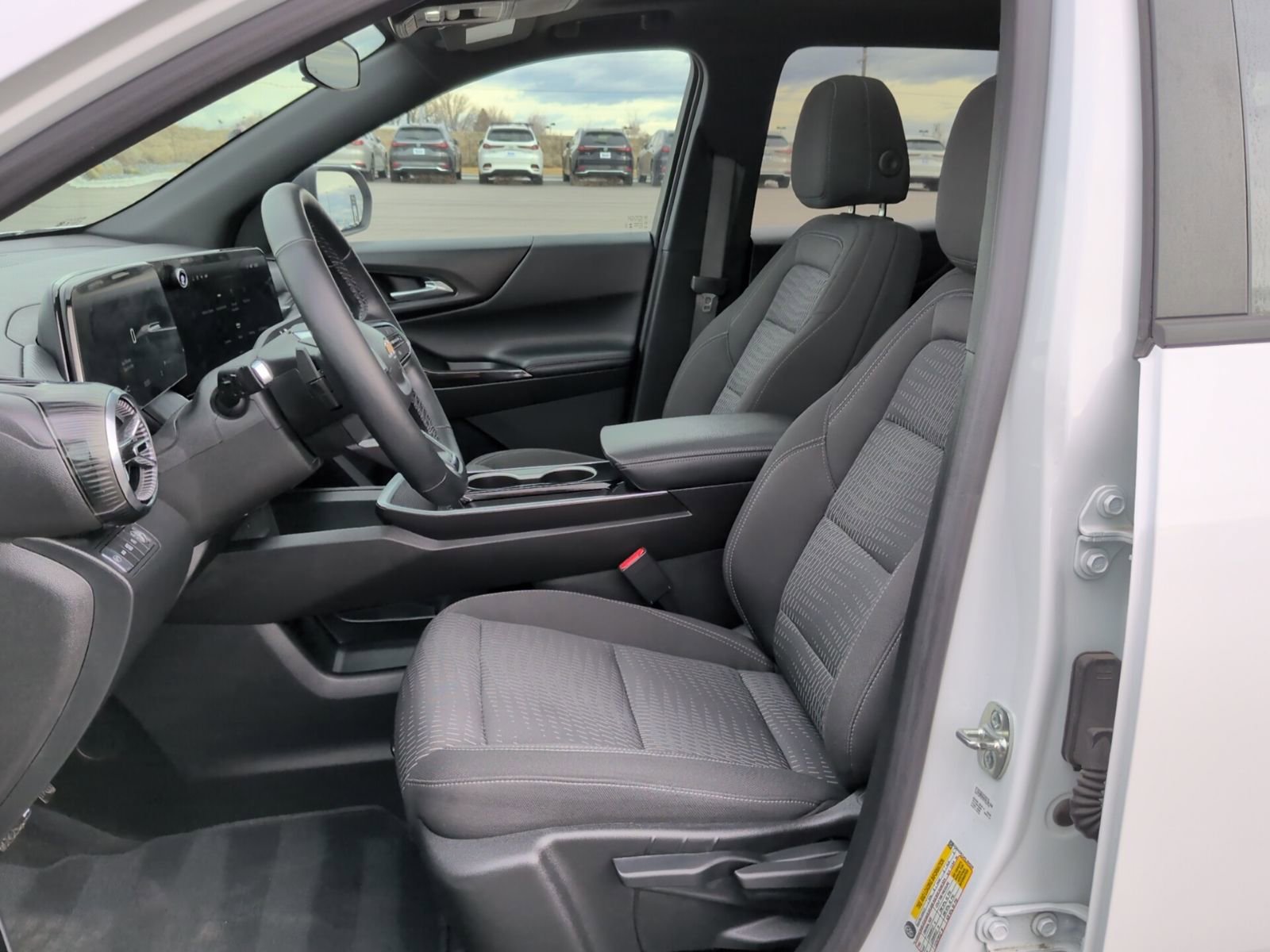 Used 2025 Chevrolet Equinox LT image 10