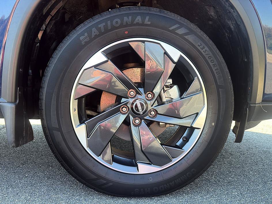 Certified 2025 Nissan Rogue SV AWD/4WD image 12