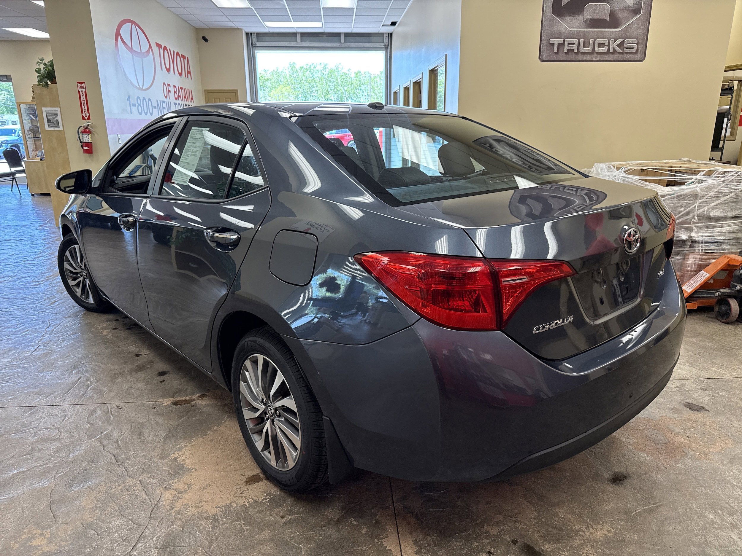 Used 2017 Toyota Corolla XLE w/ Carpet Mat Package (TMS) FWD image 8