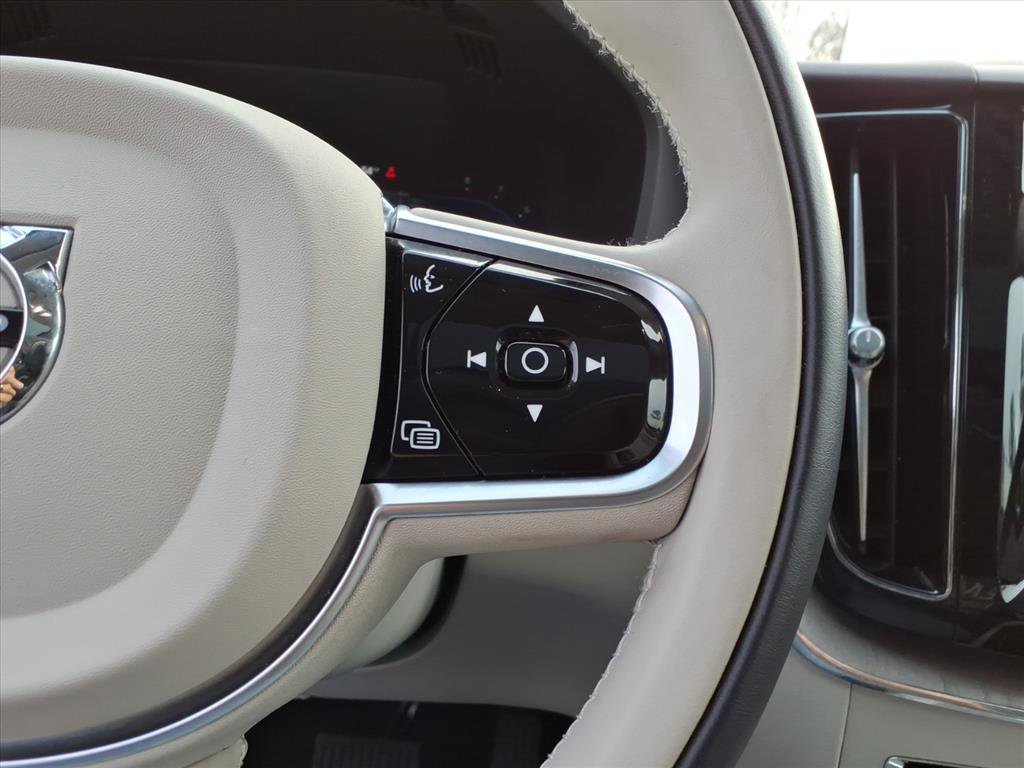 Certified 2023 Volvo XC60 B5 Plus w/ Climate Package image 26