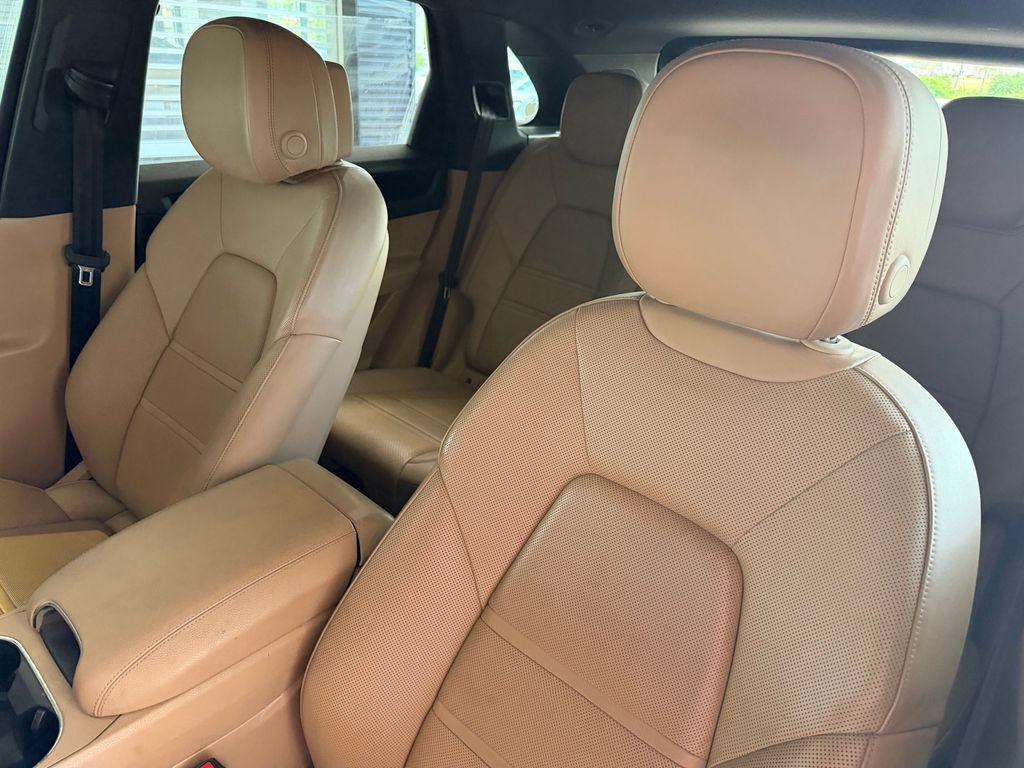 Certified 2020 Porsche Cayenne AWD/4WD image 5