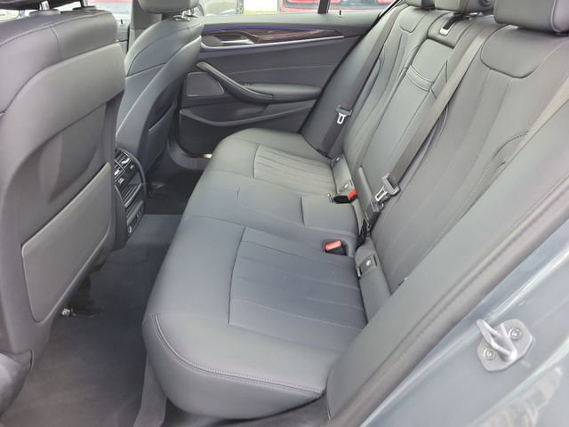 Used 2023 BMW 540i w/ Premium Package image 11