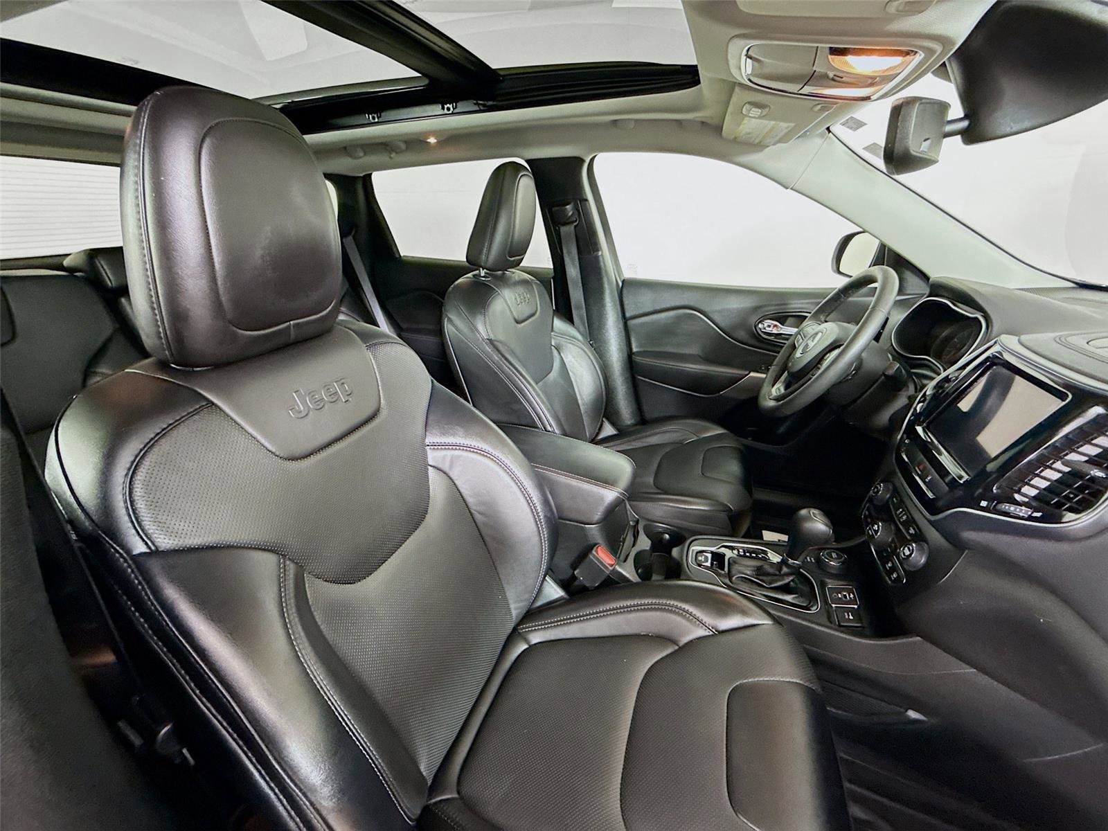 Used 2022 Jeep Cherokee Limited w/ Mopar Interior Package image 27