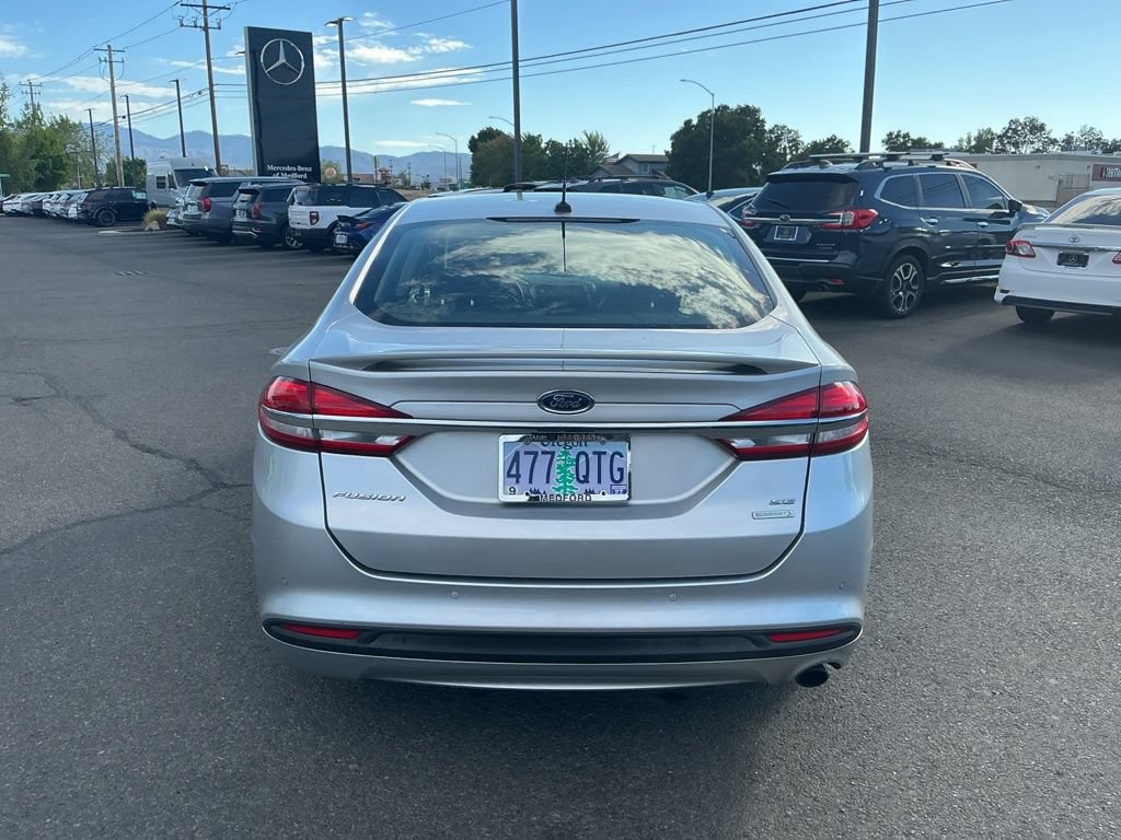 Used 2017 Ford Fusion SE w/ Equipment Group 201A FWD image 9