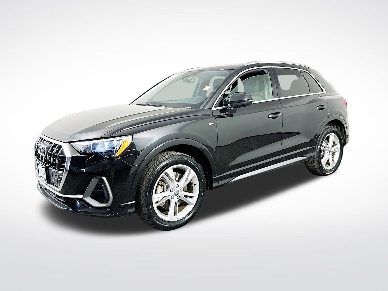 Used 2020 Audi Q3 2.0T Premium w/ Convenience Package image 4