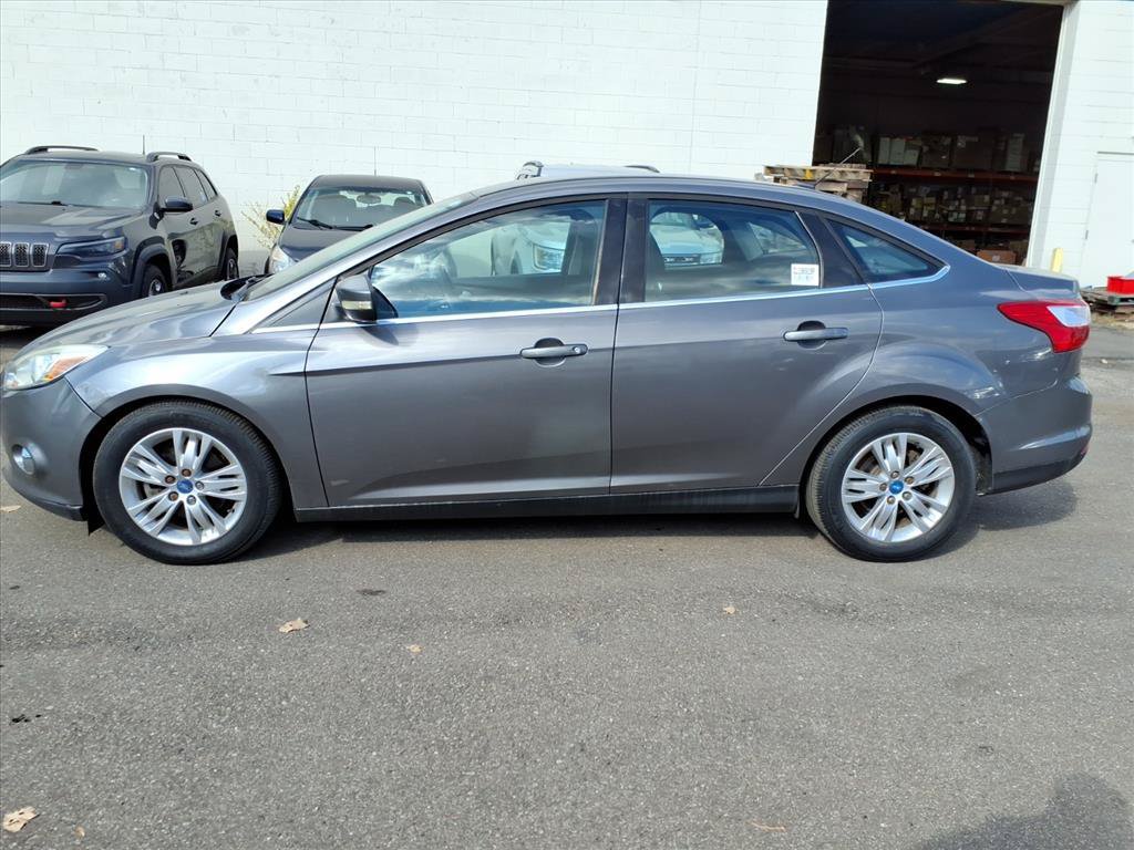Used 2012 Ford Focus SEL w/ SEL/Titanium Winter Pkg FWD image 2