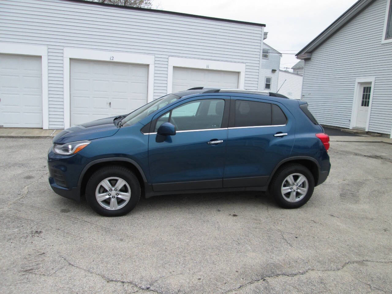 Used 2019 Chevrolet Trax LT w/ LT Convenience Package AWD/4WD image 3