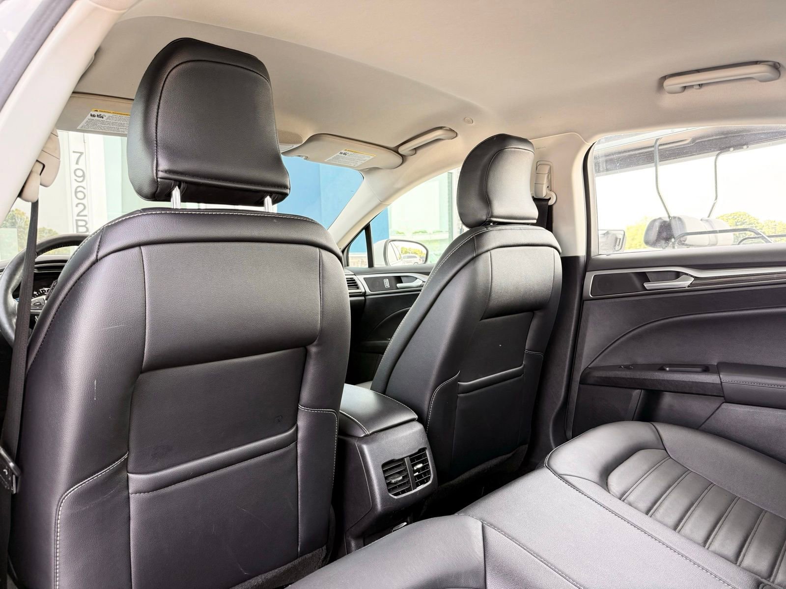 Used 2018 Ford Fusion SE w/ Equipment Group 602A FWD image 16