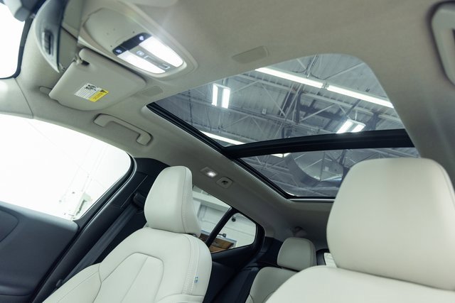 Used 2024 Volvo XC40 B5 Ultimate w/ Protection Package Premier image 19