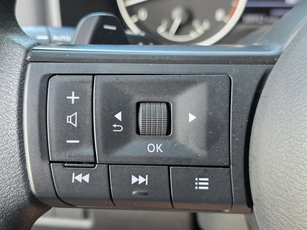 Used 2024 Nissan Rogue S image 24