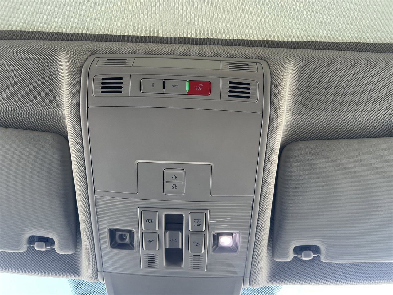 Used 2023 Volkswagen Tiguan SE image 14