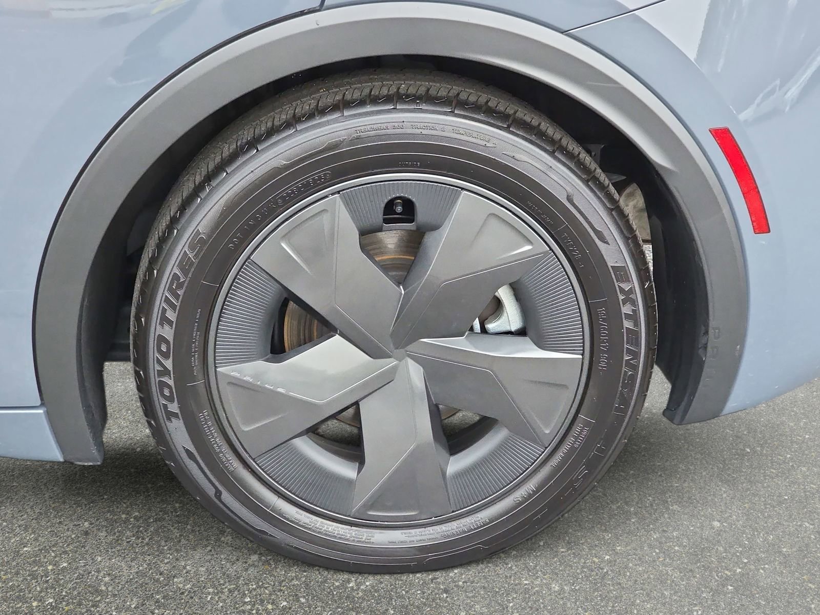 Used 2025 Toyota Prius LE image 31