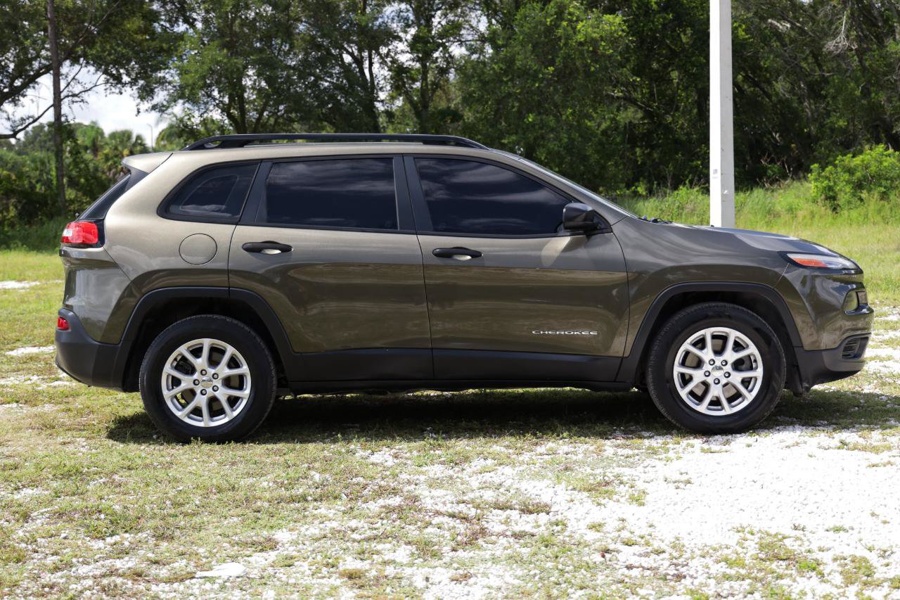 Used 2015 Jeep Cherokee Sport w/ Sport Appearance Group AWD/4WD image 13