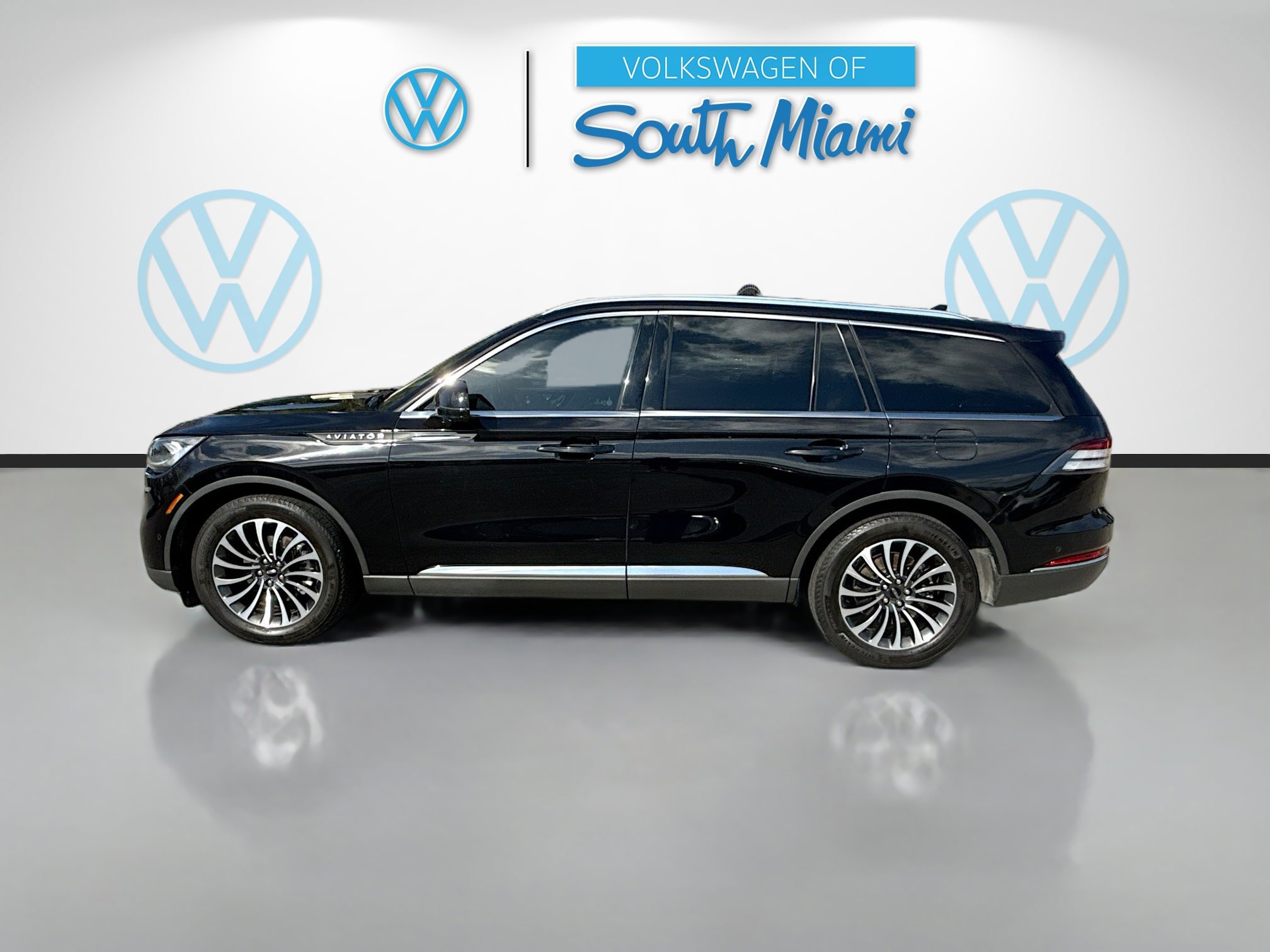 Used 2023 Lincoln Aviator Reserve w/ Equipment Group 201A image 4