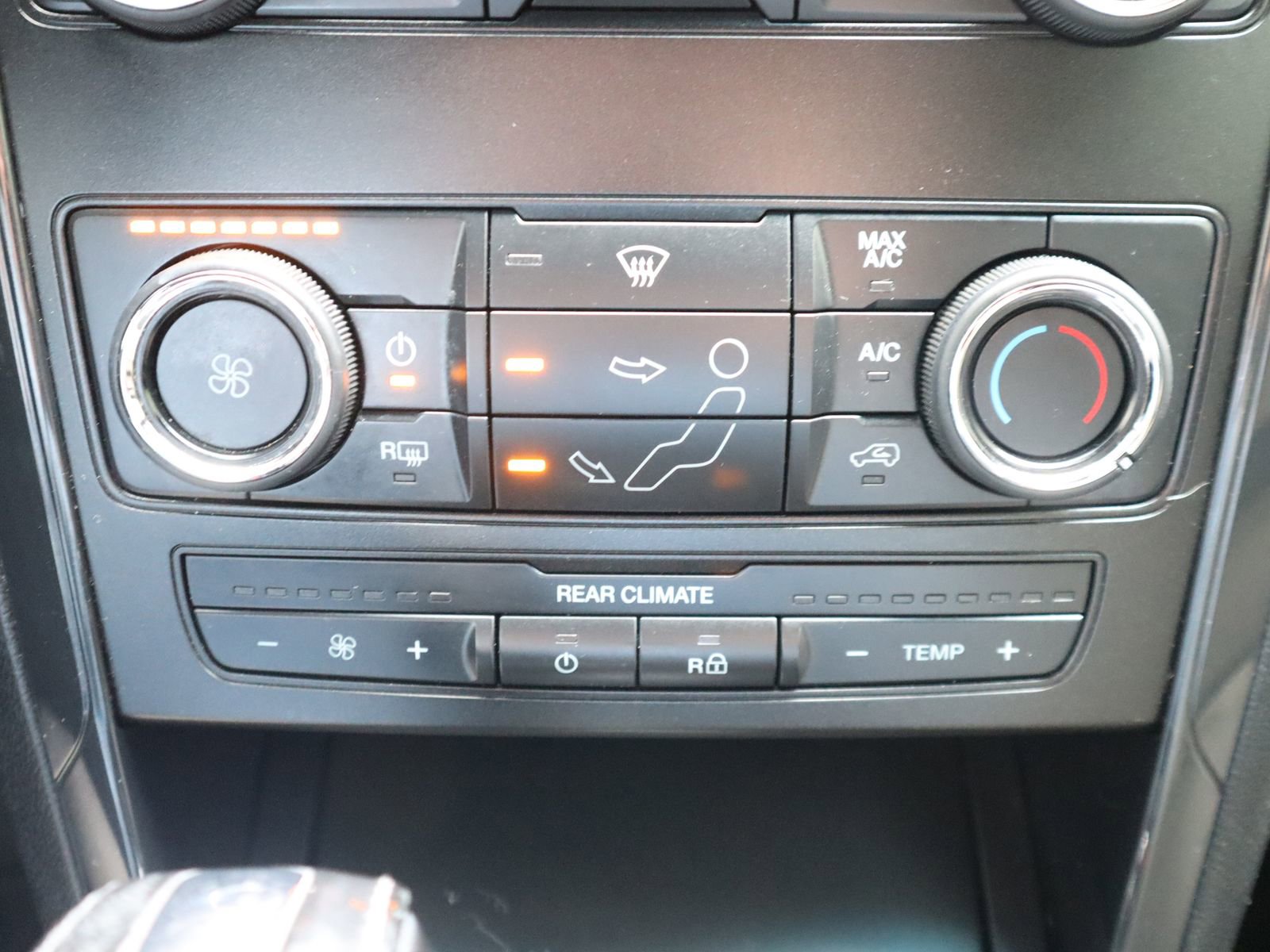 Used 2018 Ford Explorer XLT FWD image 39