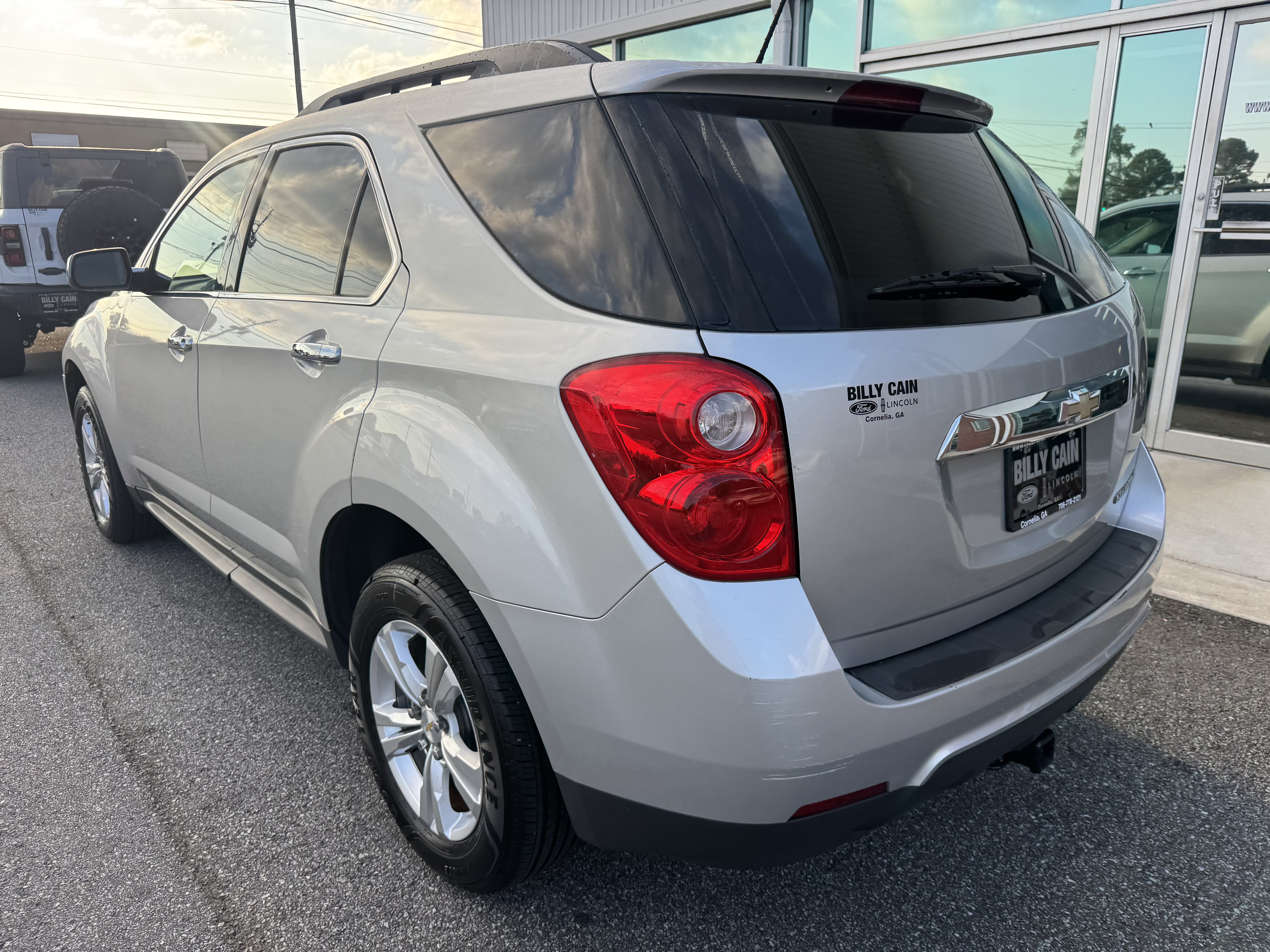 Used 2015 Chevrolet Equinox LT w/ Driver Convenience Package FWD image 2