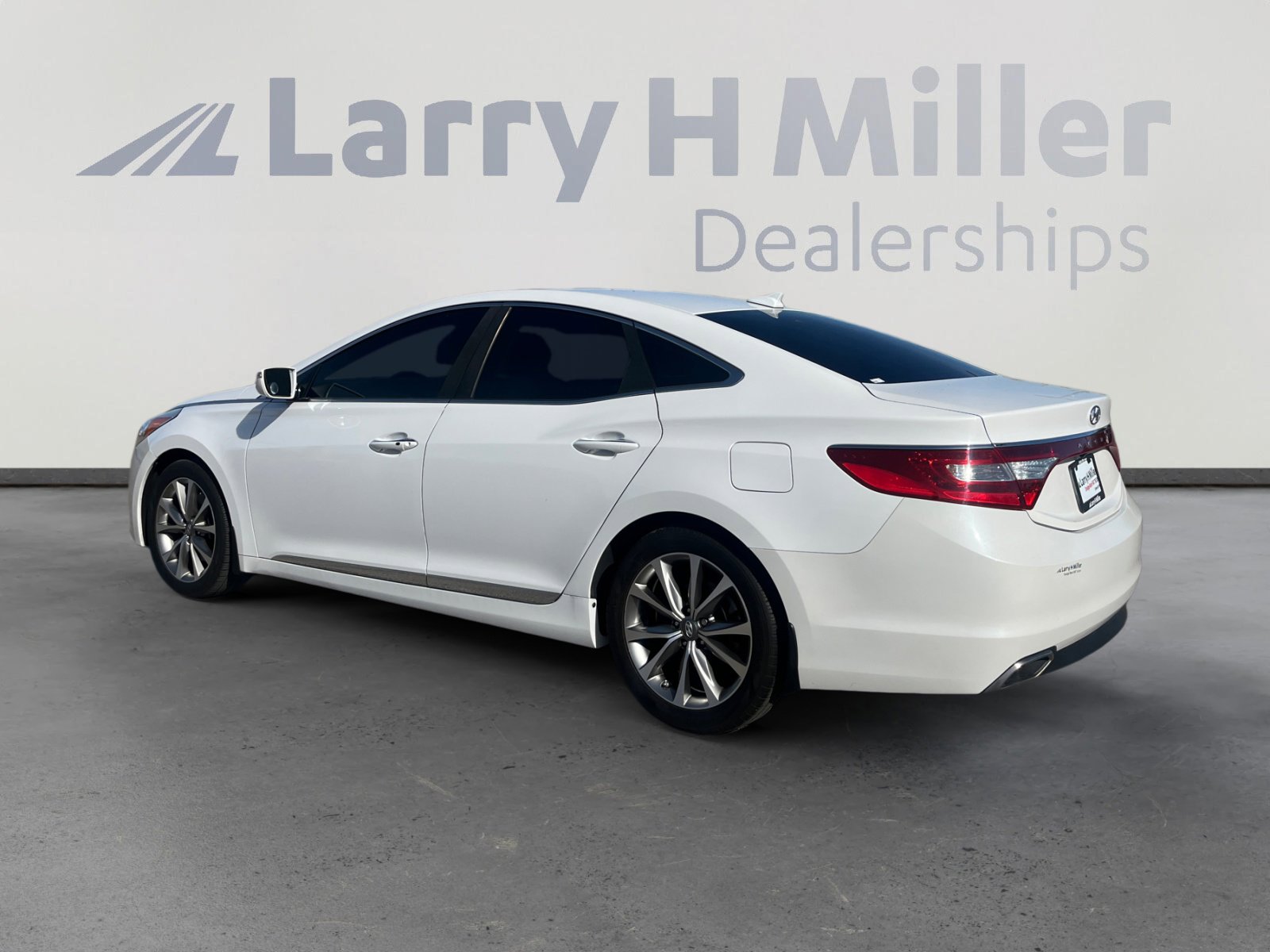 Used 2017 Hyundai Azera image 3