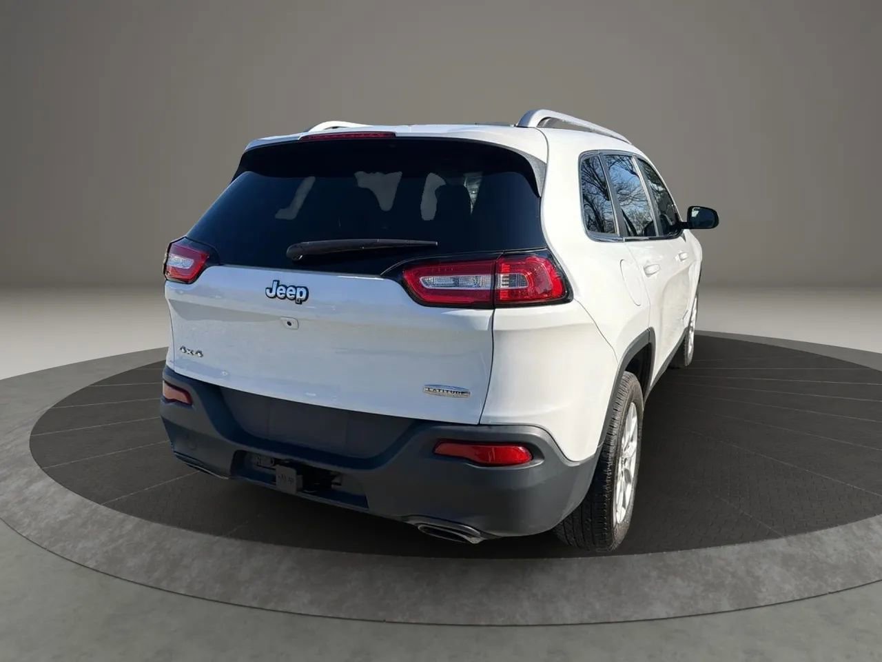 Used 2016 Jeep Cherokee Latitude w/ Cold Weather Group AWD/4WD image 11
