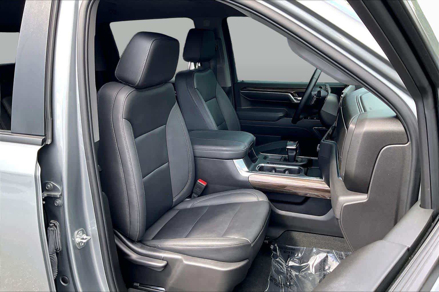 Used 2025 Chevrolet Silverado 1500 LT Trail Boss w/ Convenience Package II AWD/4WD image 8