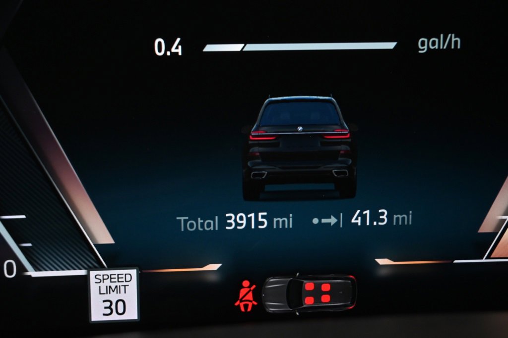 Used 2025 BMW X7 xDrive40i w/ M Sport Package image 25