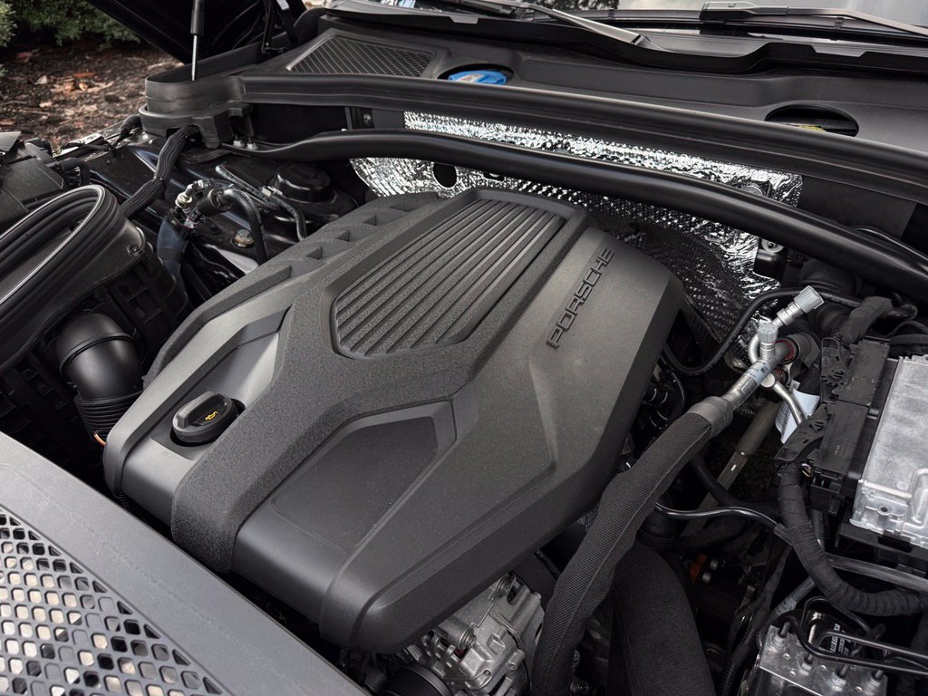 Used 2026 Porsche Macan AWD/4WD image 21