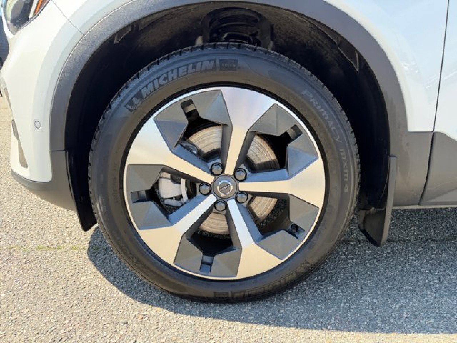 Used 2023 Volvo XC40 B5 Plus AWD/4WD image 9