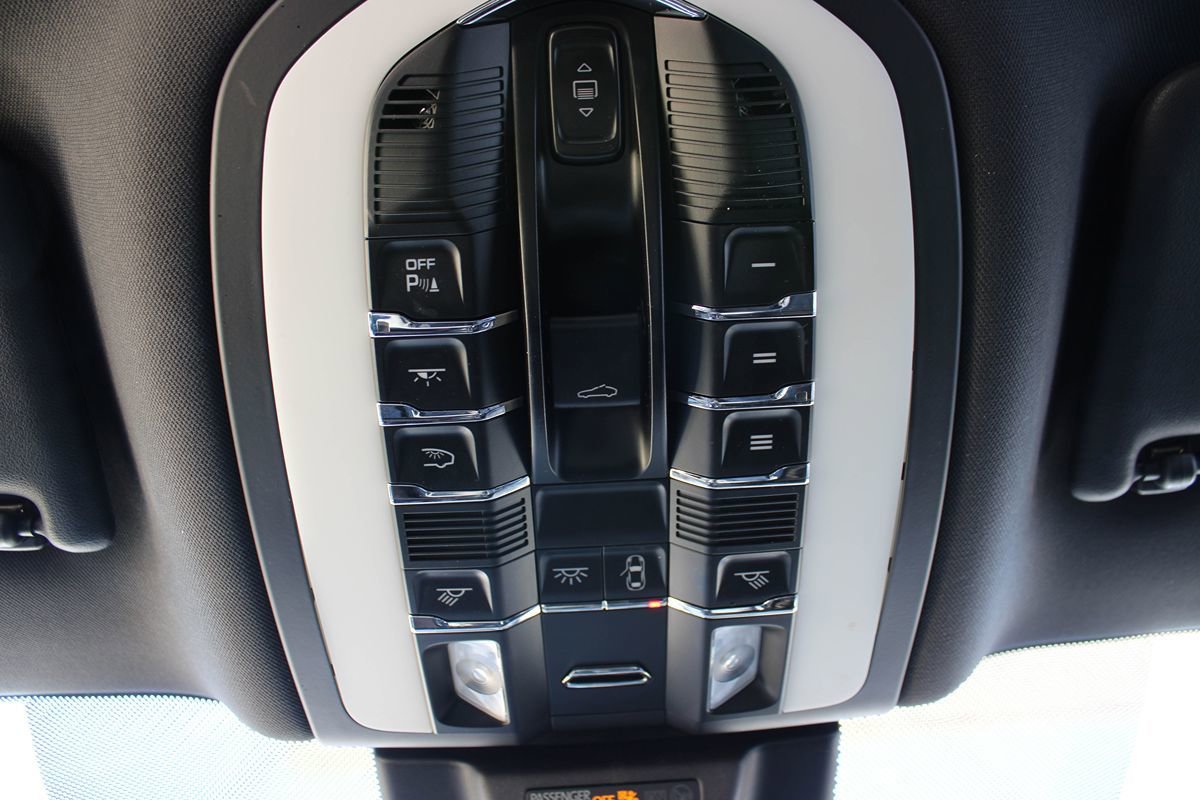Used 2021 Porsche Macan AWD/4WD image 50