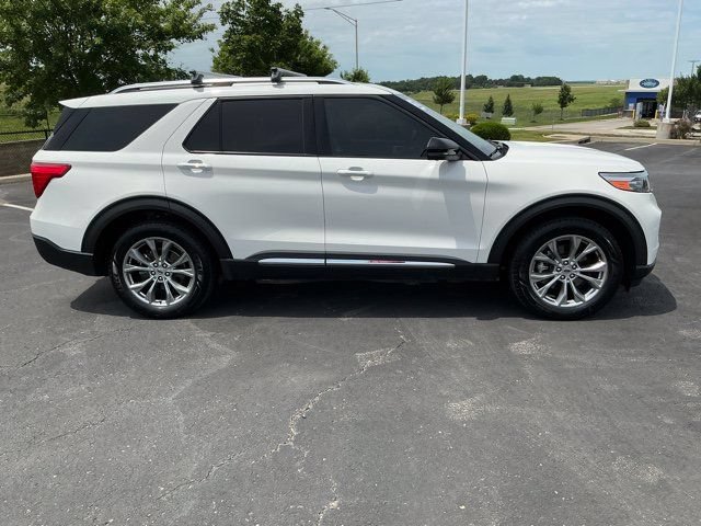 Used 2022 Ford Explorer Limited w/ Equipment Group 301A AWD/4WD image 2