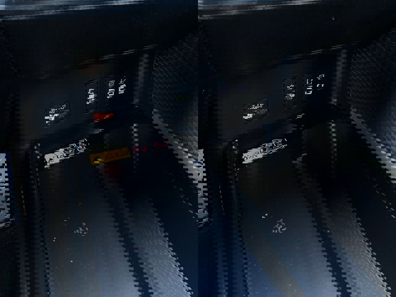 Used 2025 Toyota Camry SE image 24