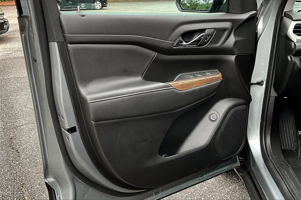 Certified 2023 GMC Acadia SLE w/ Driver Convenience Package image 18