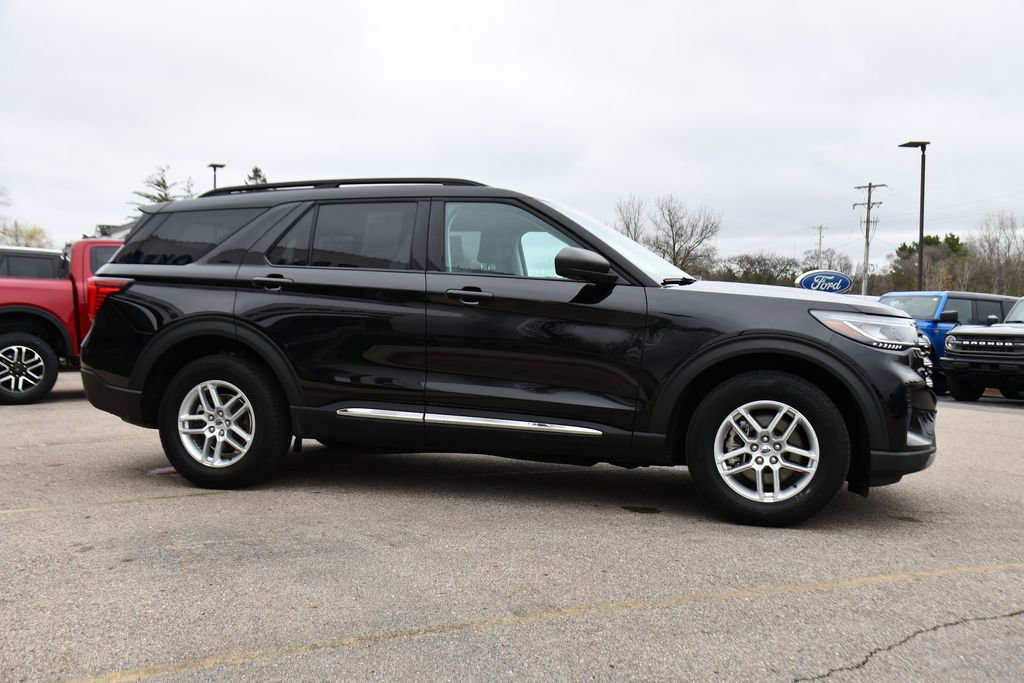 Used 2025 Ford Explorer Active AWD/4WD image 6
