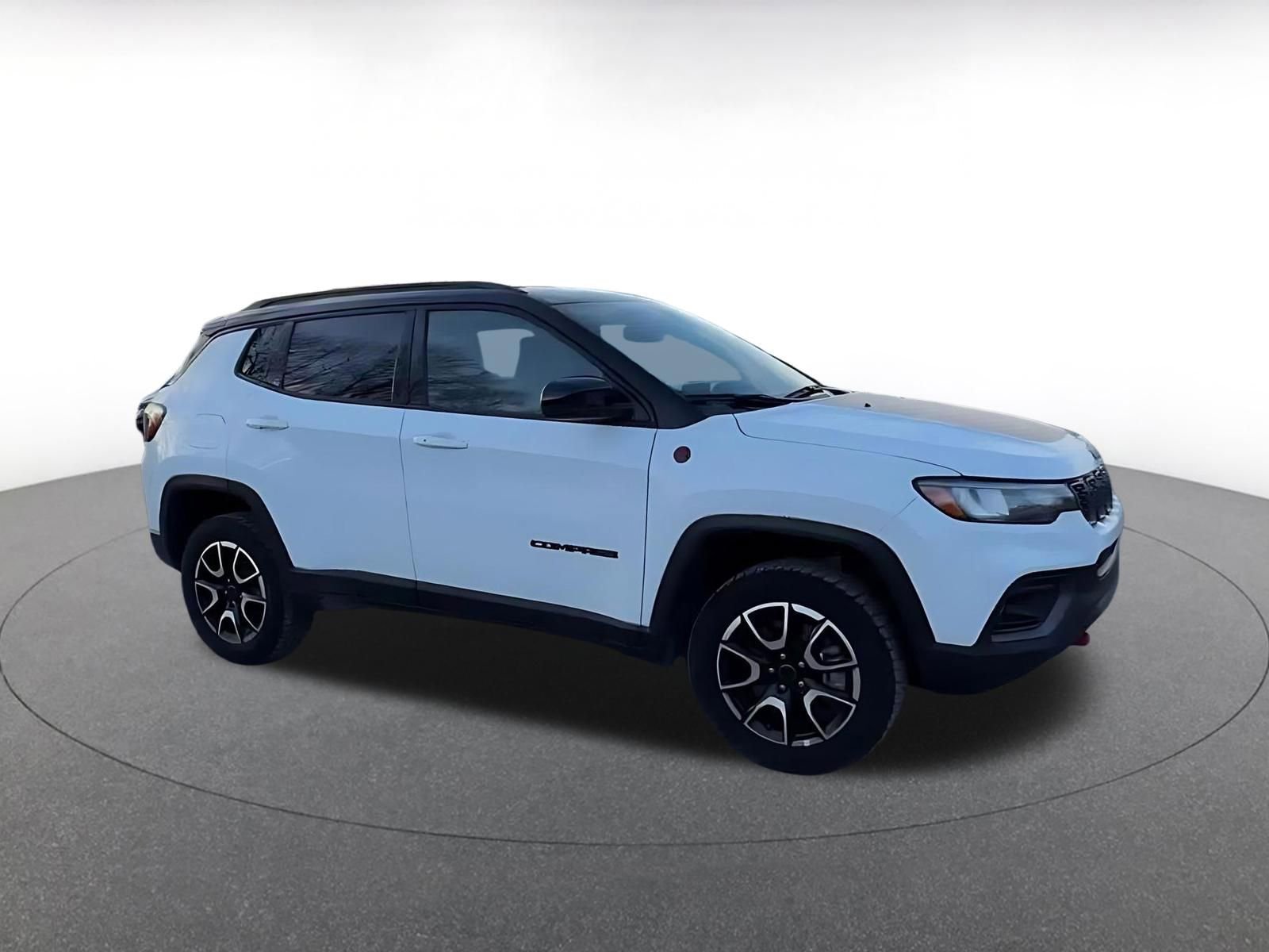 Used 2025 Jeep Compass Trailhawk video 2