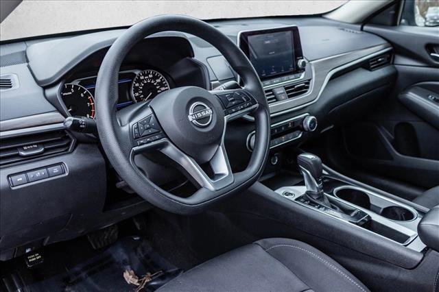 Used 2024 Nissan Altima 2.5 SV image 10