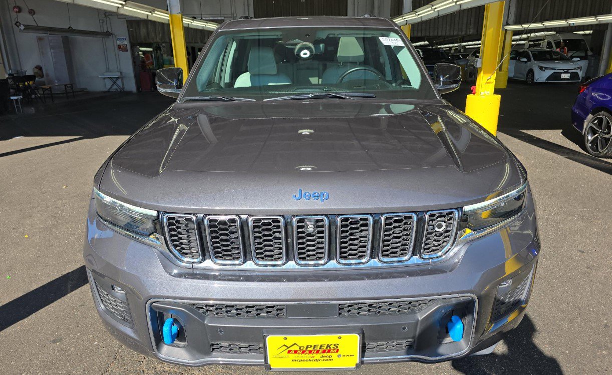 Used 2022 Jeep Grand Cherokee Overland w/ Advanced Protech Group III image 3