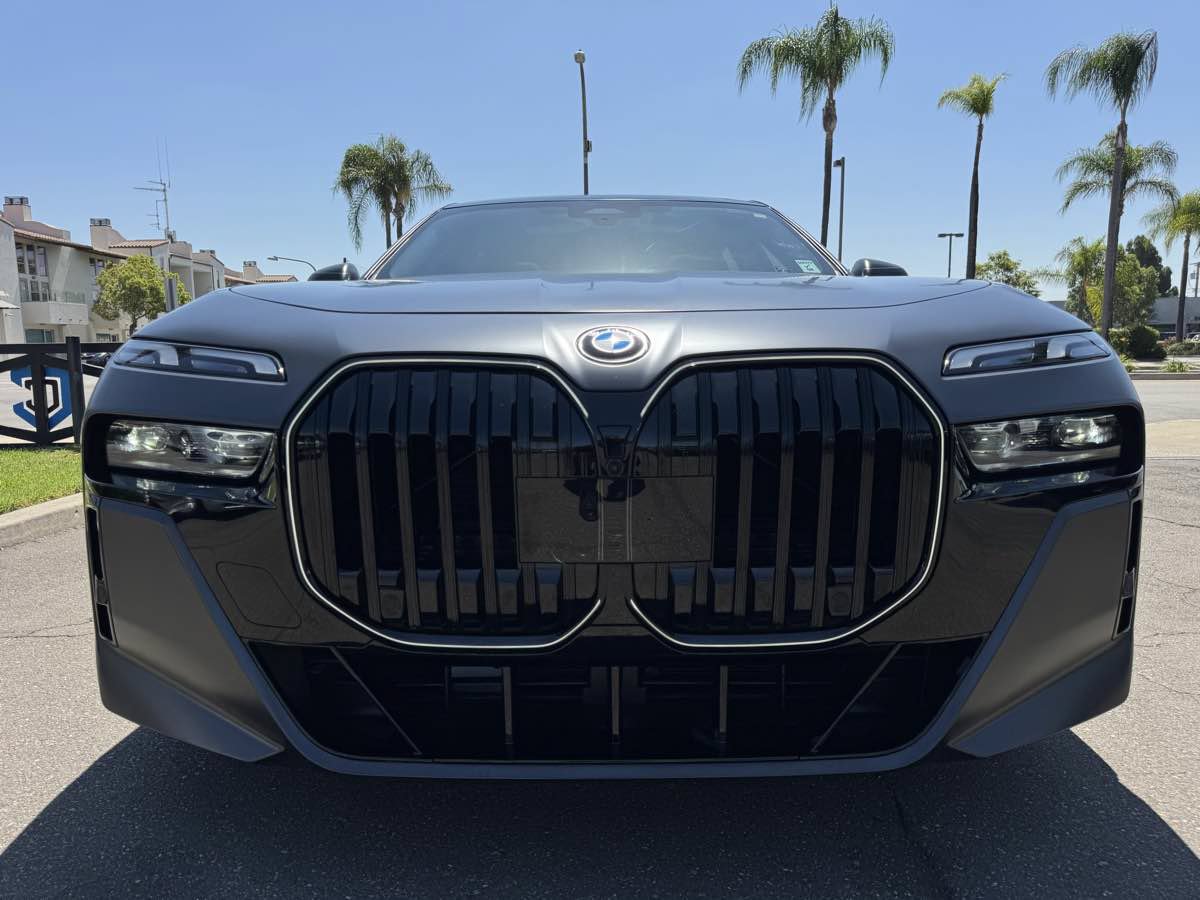 Used 2026 BMW 740i w/ Premium Package RWD image 11